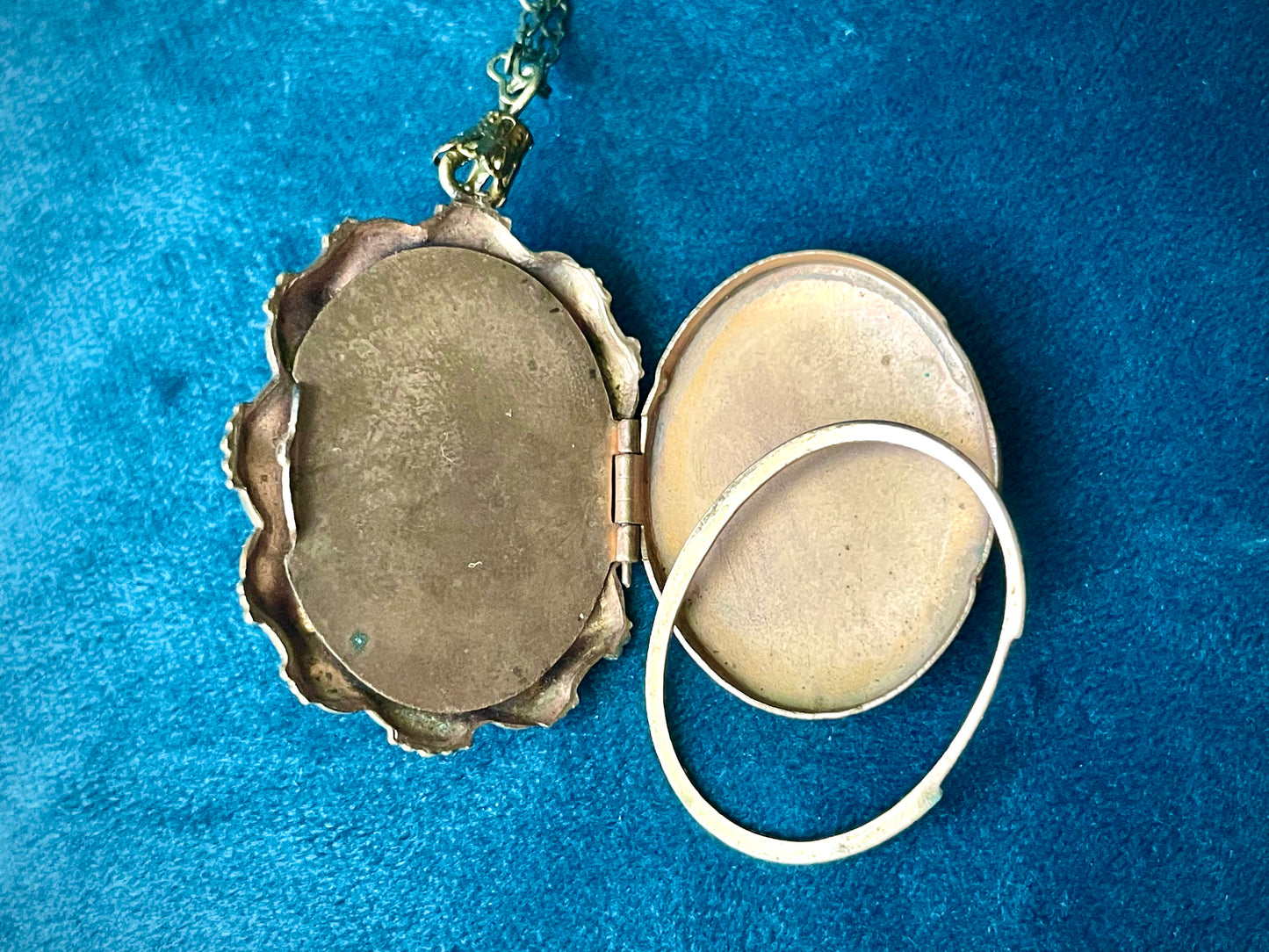 Victorian Mourning Cameo Locket Necklace : Flourishing Design & Peanut Chain Necklace