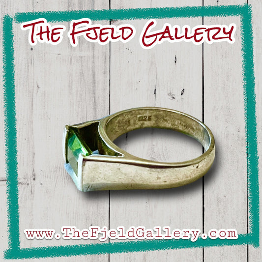 Vintage Modern Square Peridot Gemstone Ring