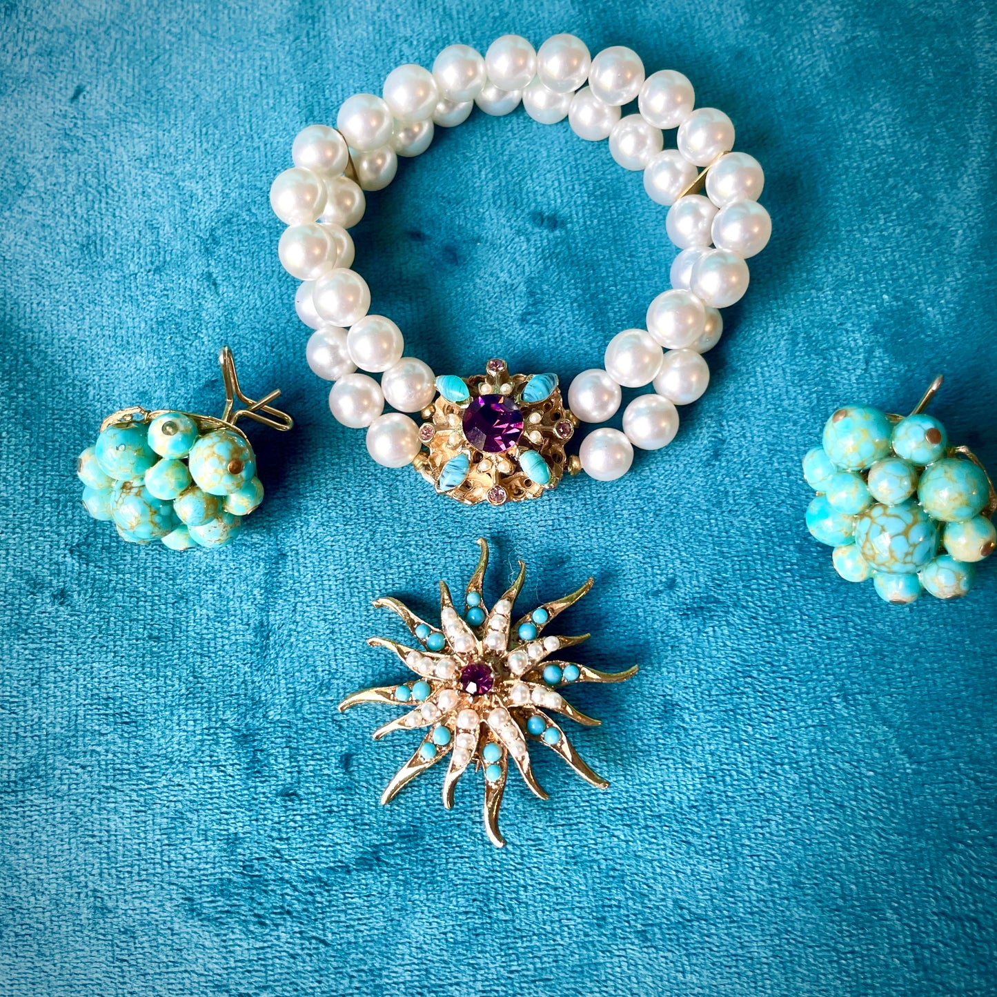 Mid Century Modern Turquoise Hubble Glass, Purple Crystal & Pearl Bracelet, Brooch, Earrings Demi Parure Set