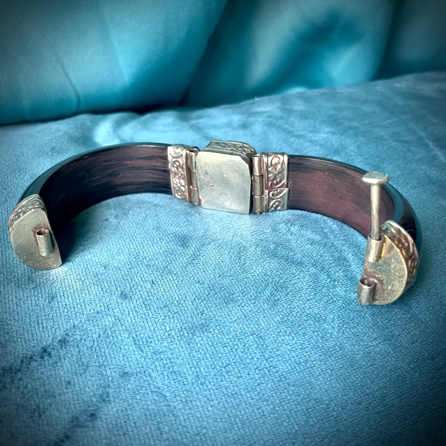 Antique Amber Botswana Agate & Black Wafer Buffalo Horn Pin Hinged Bangle Bracelet