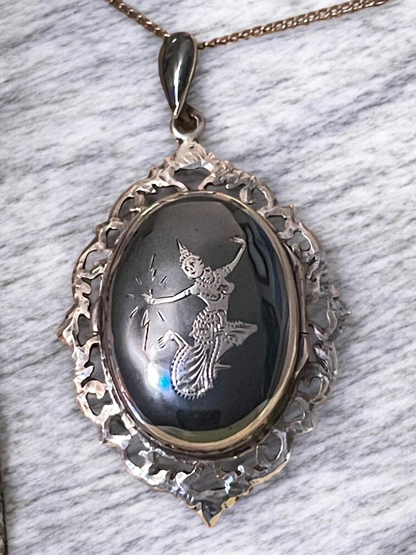Sterling Silver 1940’s Siam Nielloware Mekkelah Lightning Goddess Photo Locket Necklace