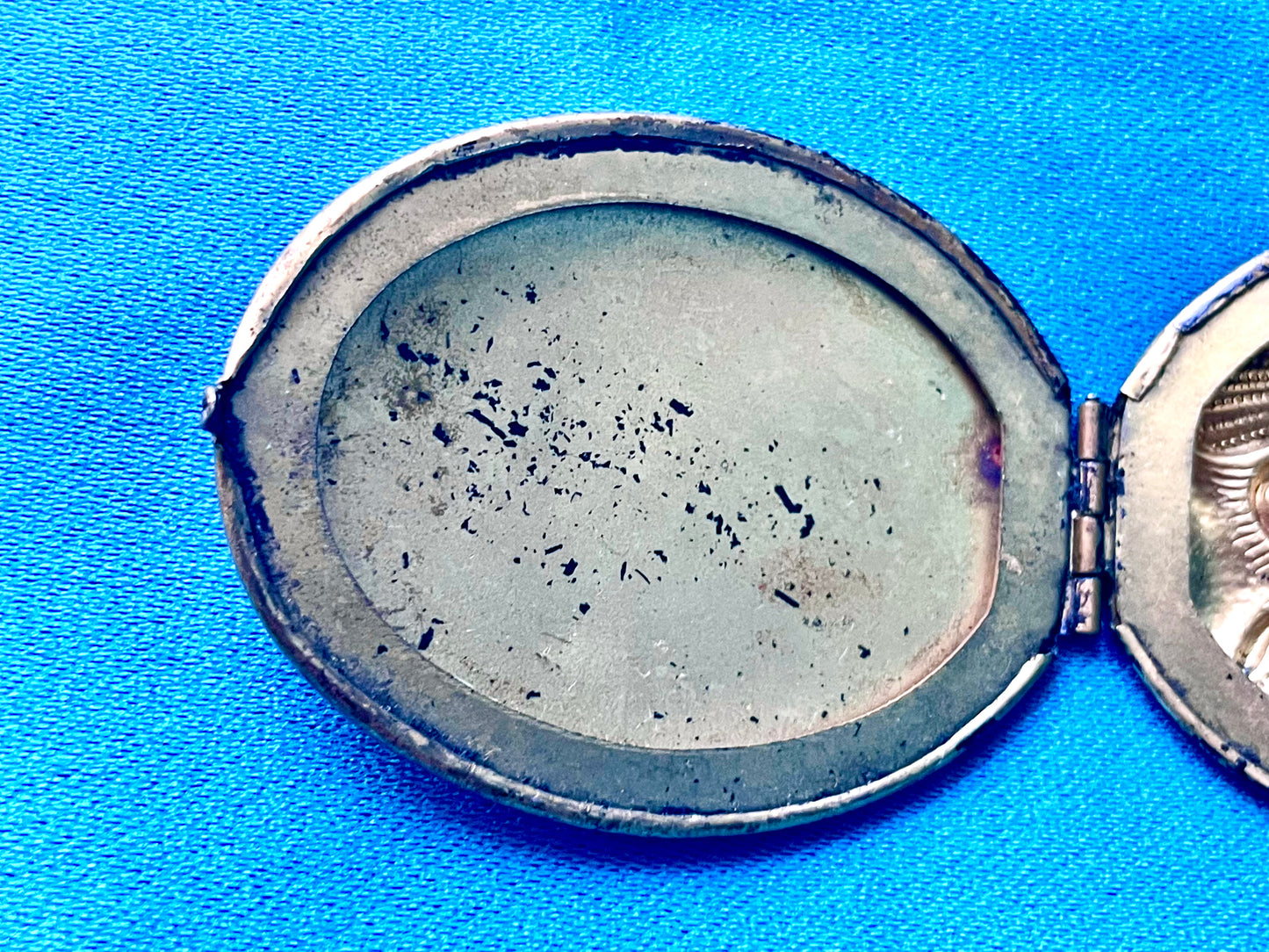 Art Nouveau Avant-Garde Brass Abstract Repoussé Photo Locket Necklace