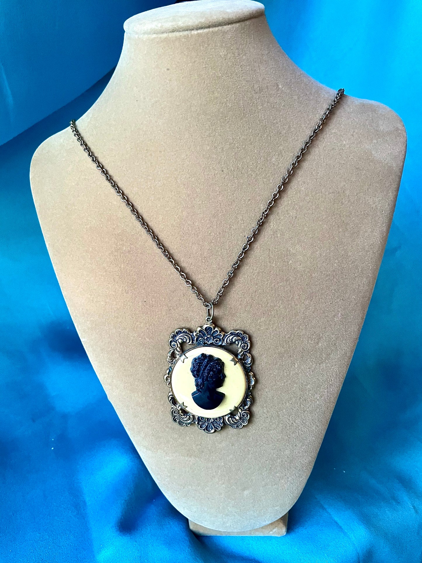 Edwardian Yellow & Black Bakelite Mourning Cameo Brass Art Nouveau Necklace
