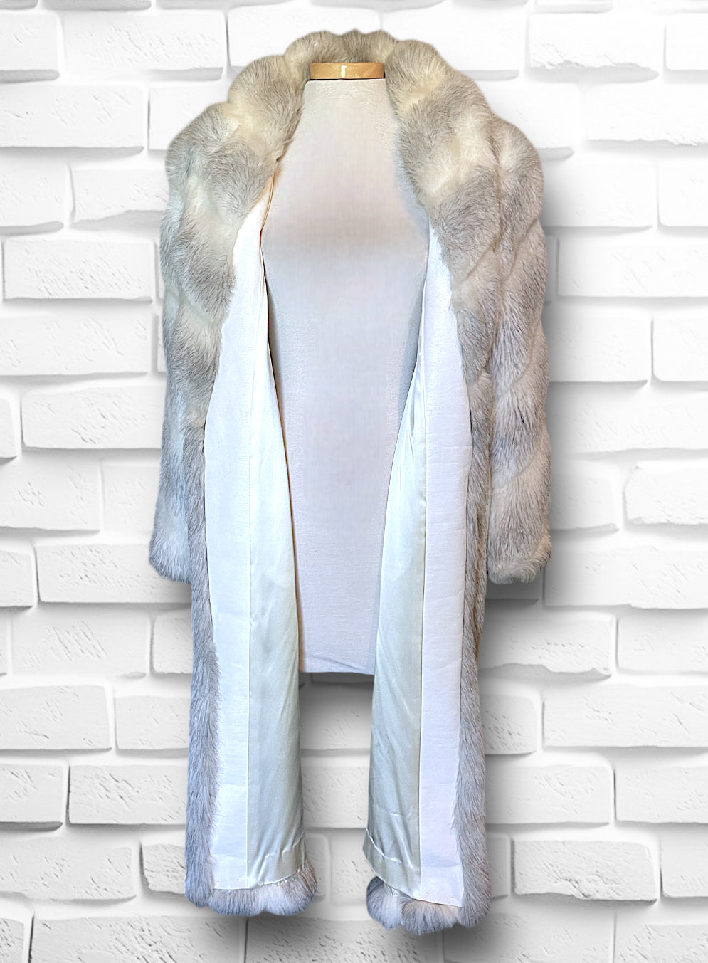 Vintage 1970’s Avec Tu Faux Fur Grey & White Long Overcoat