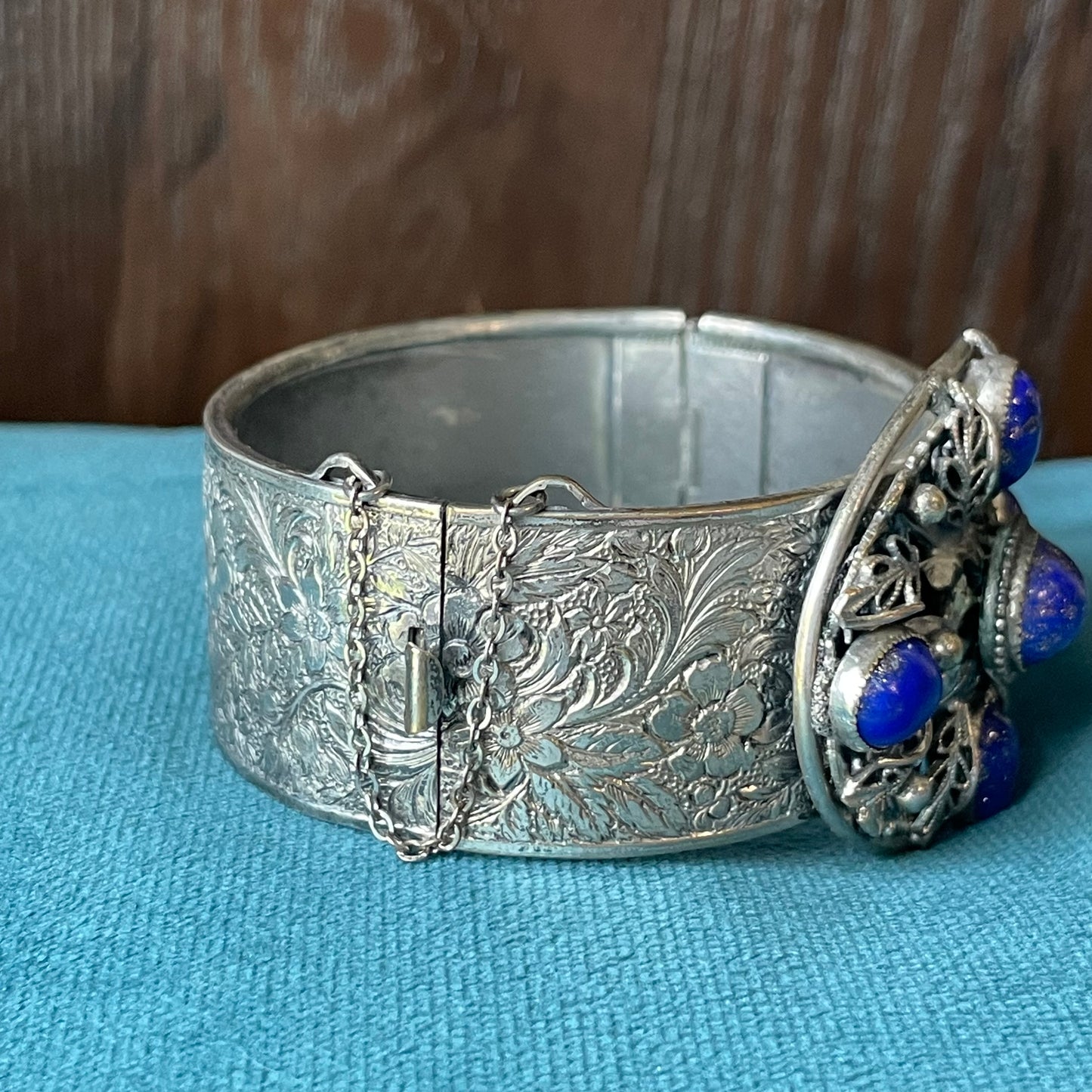 Silver Filigree Lapis Blue Gold Foil Glitter Art Glass Flower Engraved Hinged Bangle Bracelet