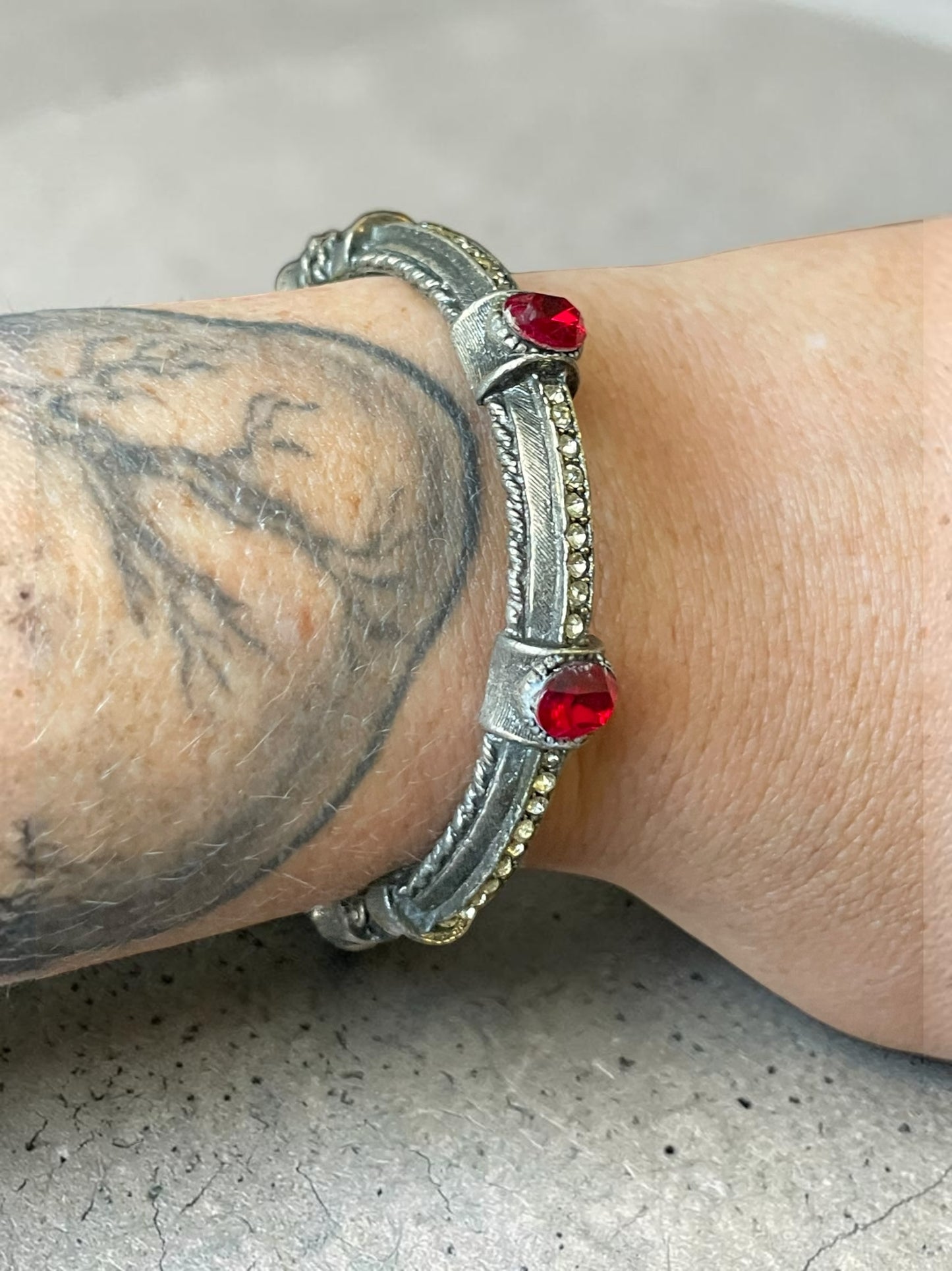 Vintage Art Deco Ruby Red Paste Stone & Crystal Silver Pewter Hinged ART Designer Bangle Bracelet