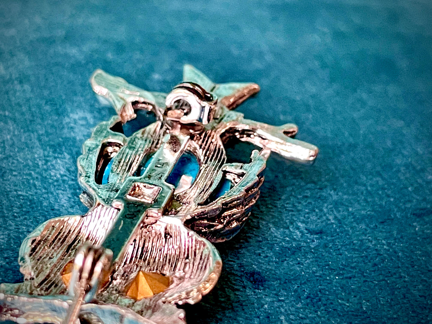 Jelly Belly Turquoise Hubble Art Glass & Green Crystal Silver Owl Figural Brooch