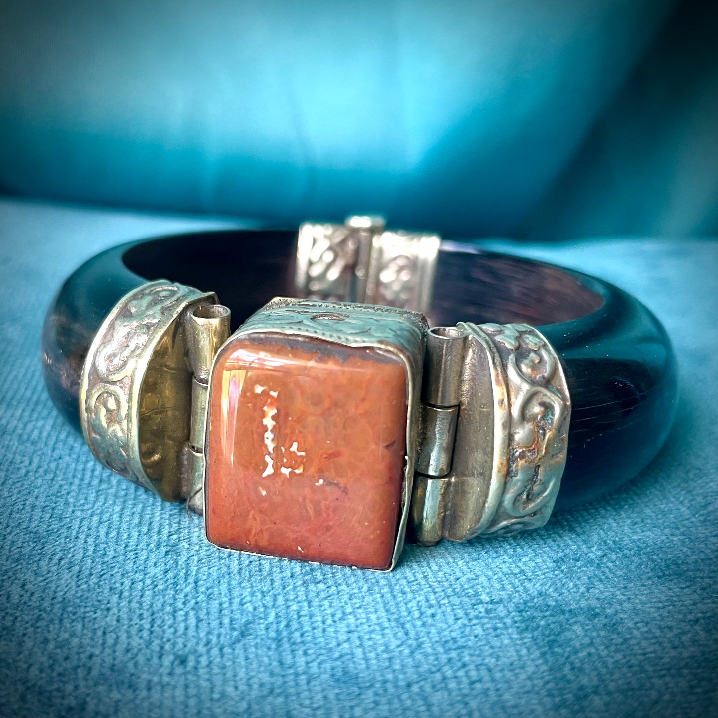 Antique Amber Botswana Agate & Black Wafer Buffalo Horn Pin Hinged Bangle Bracelet