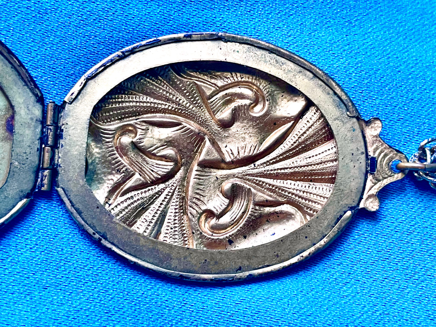 Art Nouveau Avant-Garde Brass Abstract Repoussé Photo Locket Necklace