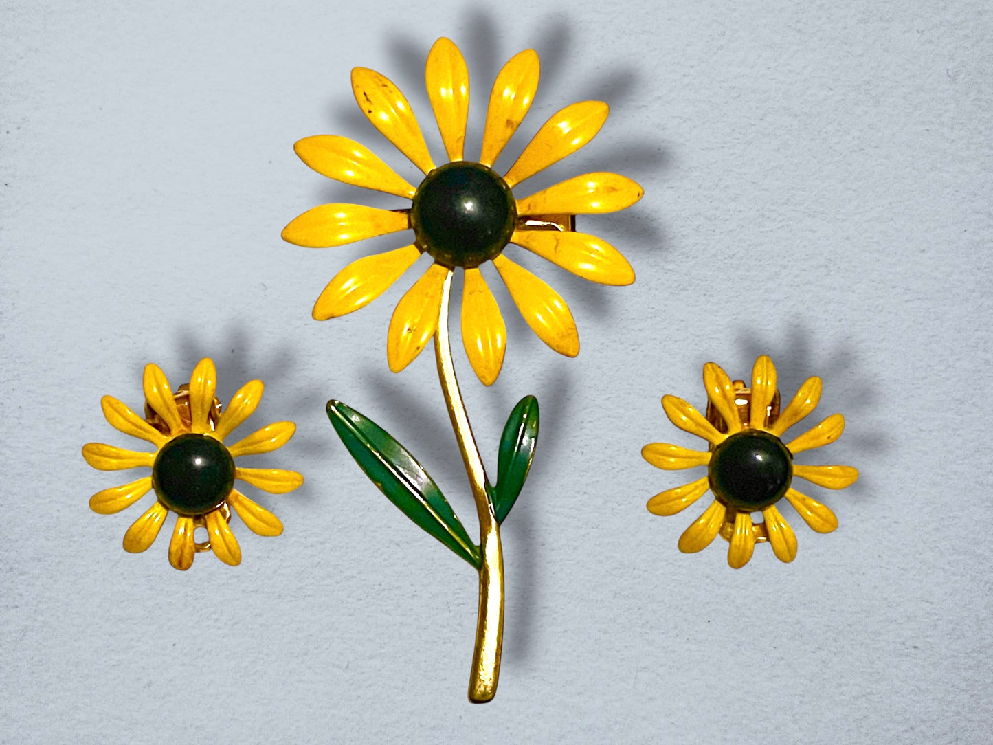 Mid Century Modern Yellow Enamel Metal Daisy Flower Brooch & Earring Demi Parure Set