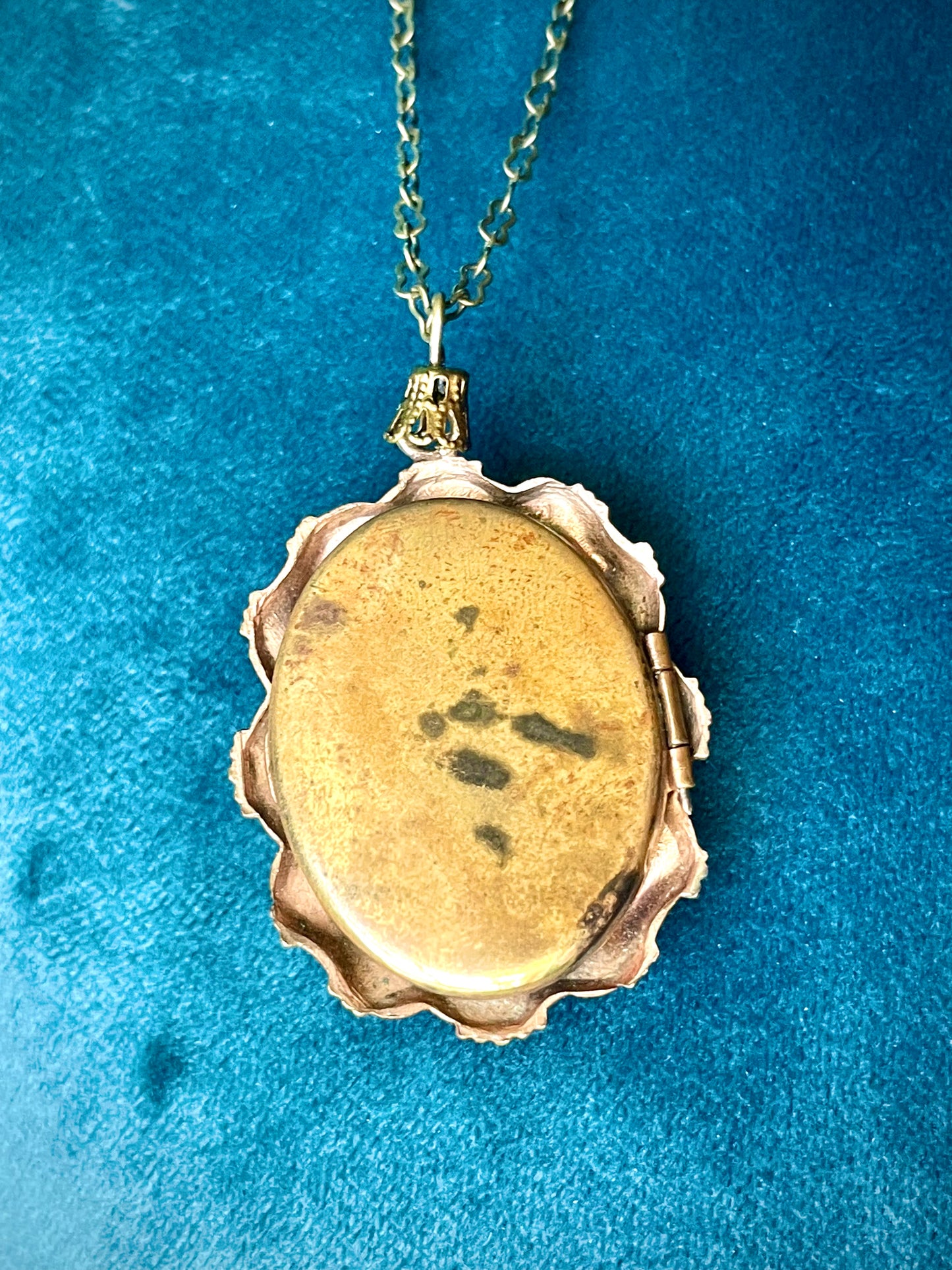 Victorian Mourning Cameo Locket Necklace : Flourishing Design & Peanut Chain Necklace