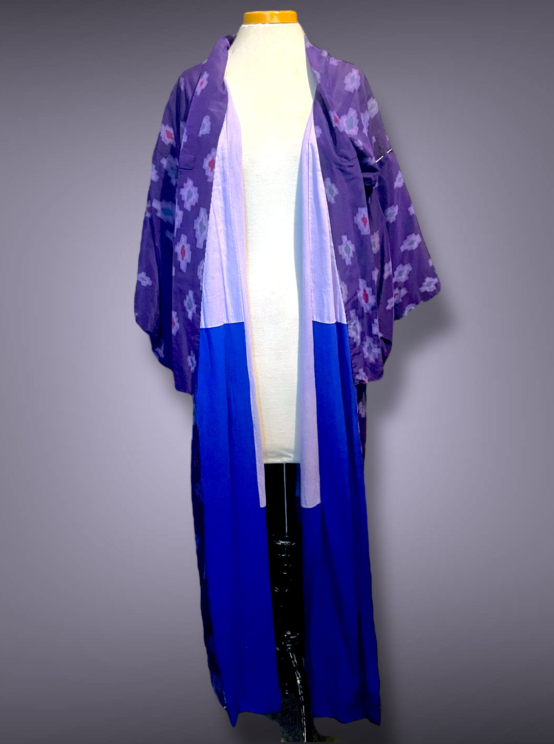 Gorgeous 1960 Vintage Purple Geometric Pattern Lined Kimono