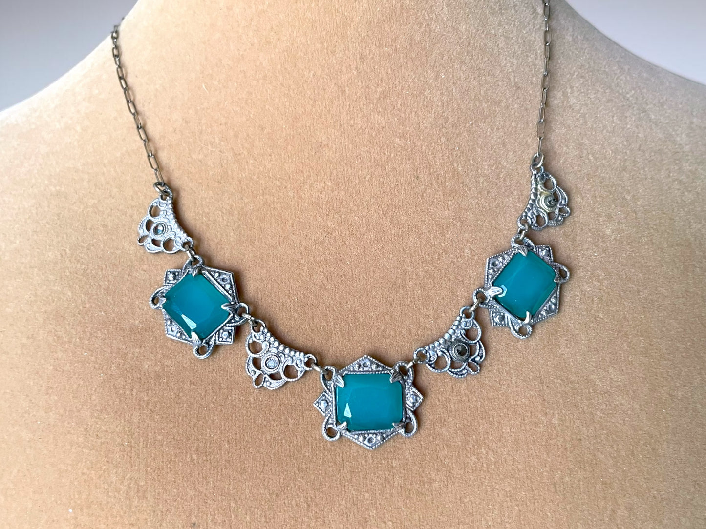 Art Deco Rhodium Silver Plated Brass Chrysoprase & Marcasite Filigree Necklace
