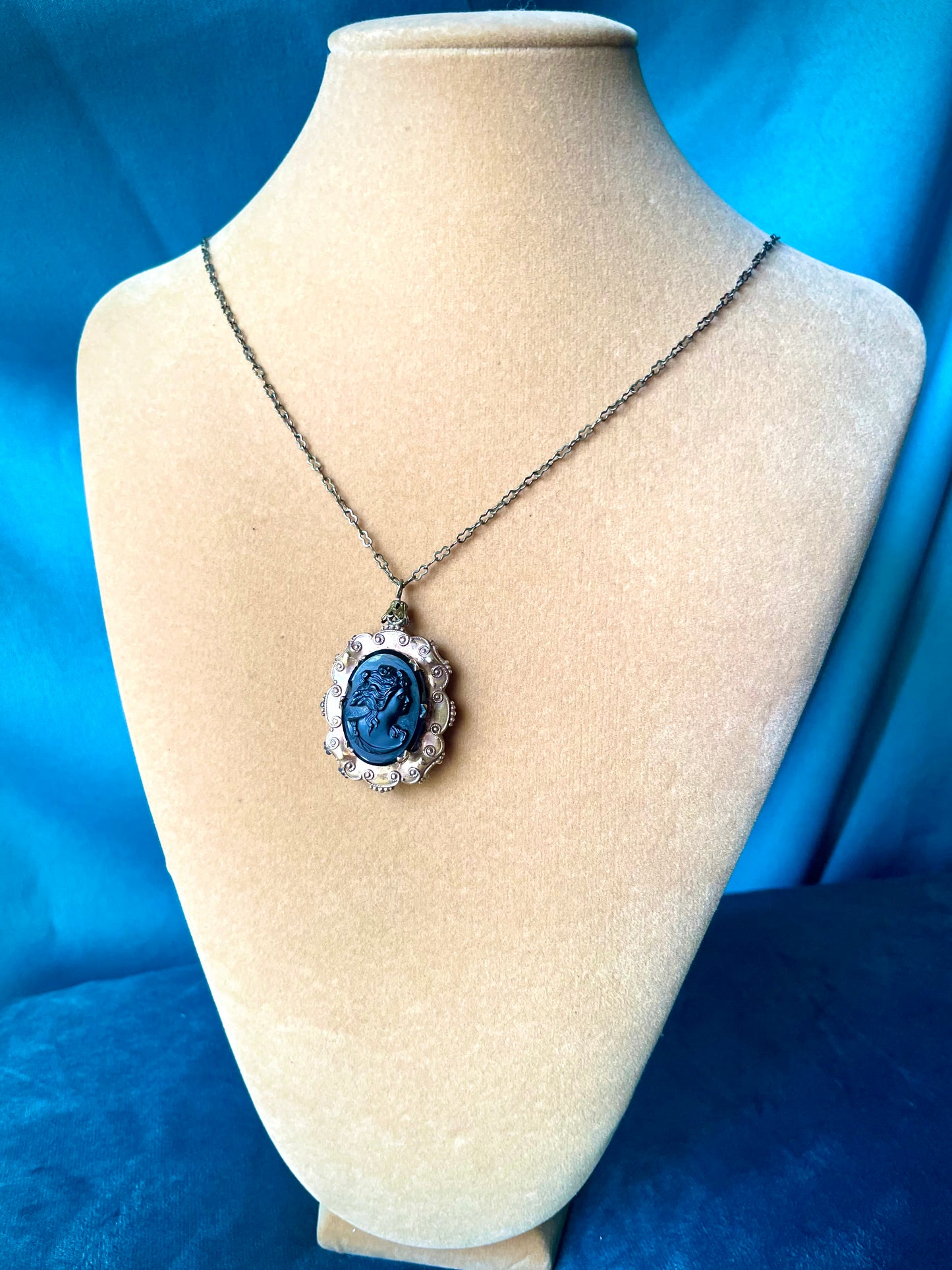 Victorian Mourning Cameo Locket Necklace : Flourishing Design & Peanut Chain Necklace