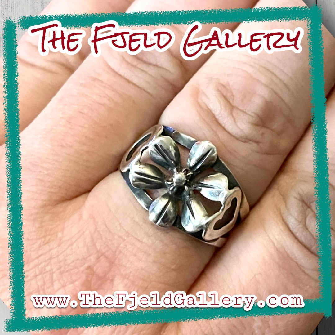 Vintage Sterling Silver Hearts & Daisy Flower Ring