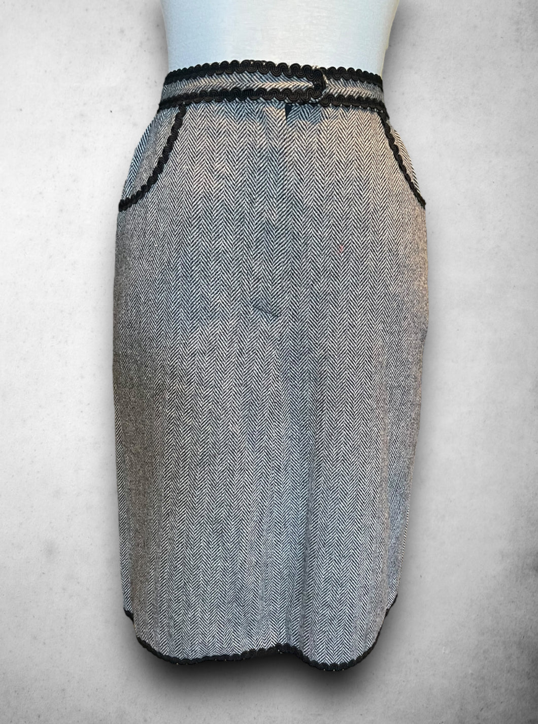 Vintage Grey & Black Chevron Pattern Wool Pencil Skirt with Black Ribbed Detail