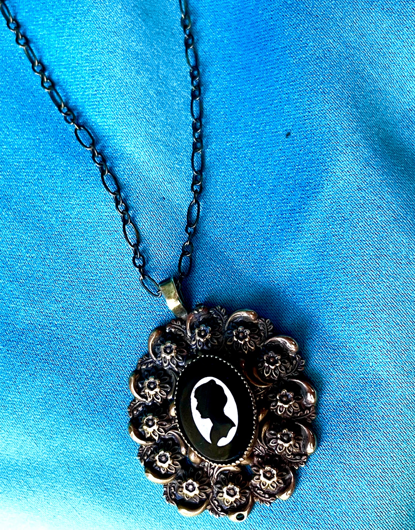 Brass Floral Repoussé Black & White Art Glass Silhouette Cameo Pendant Necklace