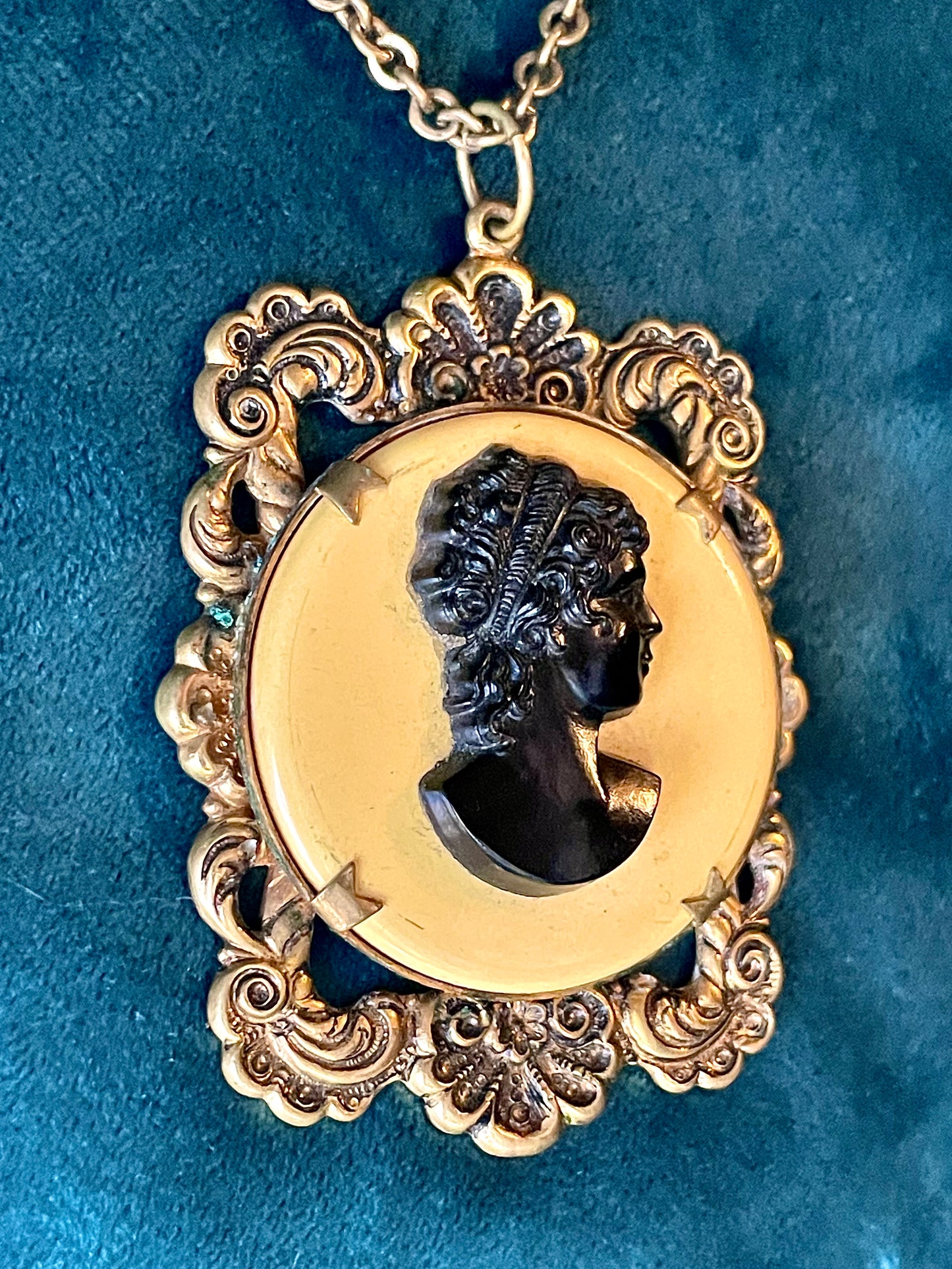 Edwardian Yellow & Black Bakelite Mourning Cameo Brass Art Nouveau Necklace