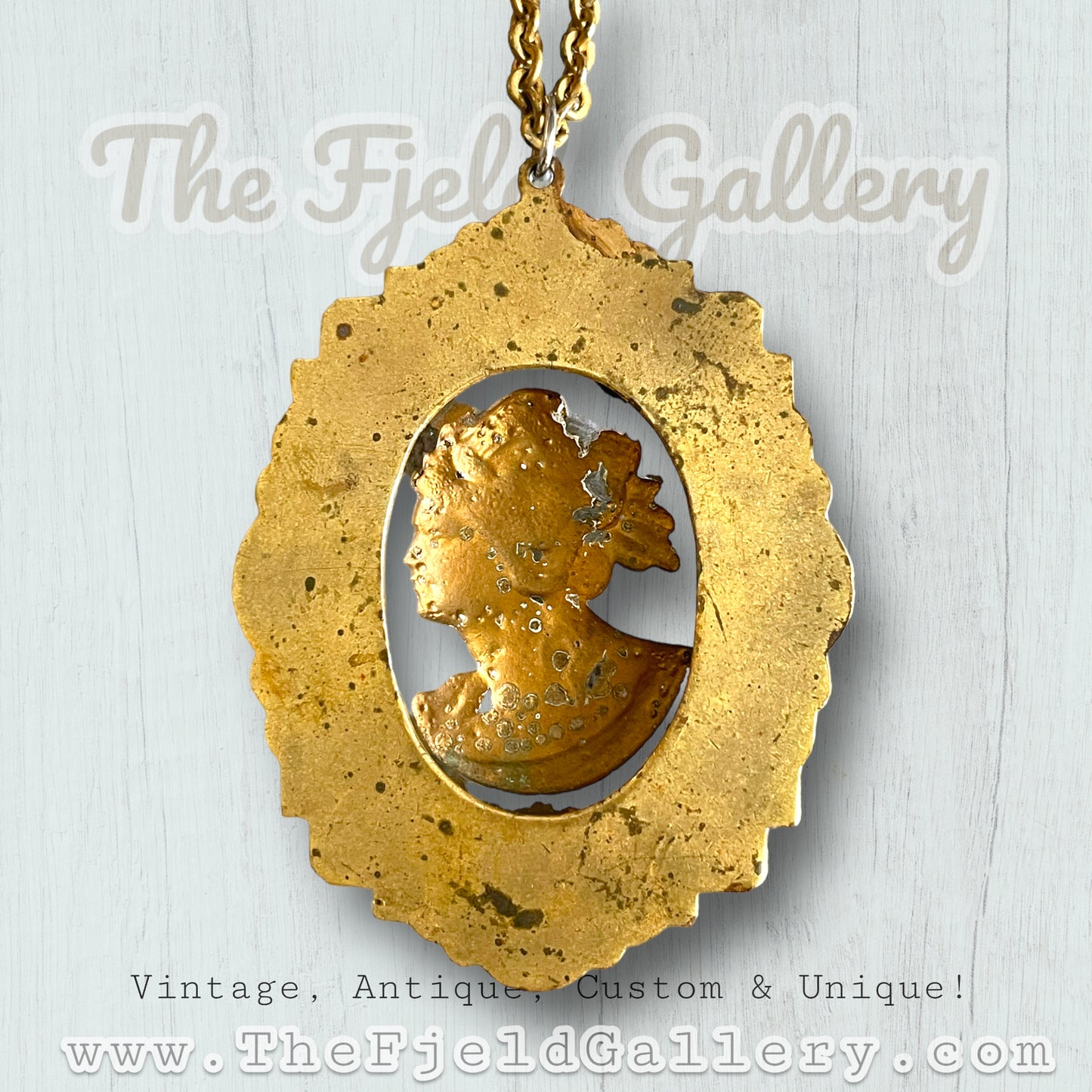 Victorian Gold Metallic & Clear Glass Intaglio Cameo Bezel Set Gold Embossed Necklace