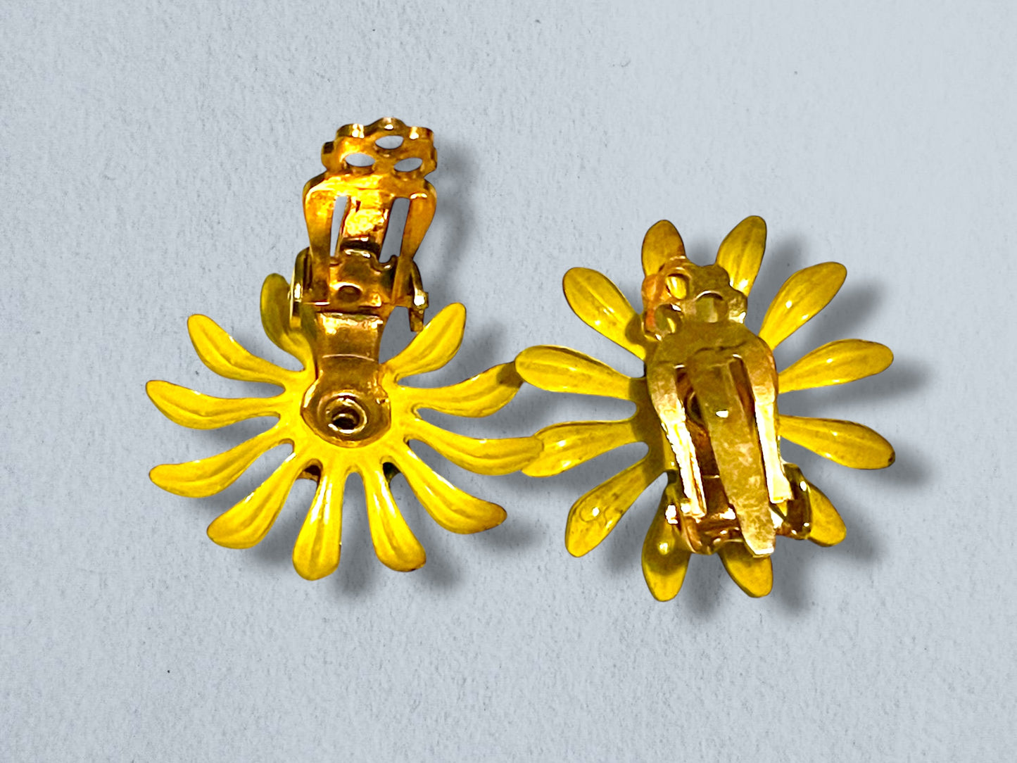 Mid Century Modern Yellow Enamel Metal Daisy Flower Brooch & Earring Demi Parure Set