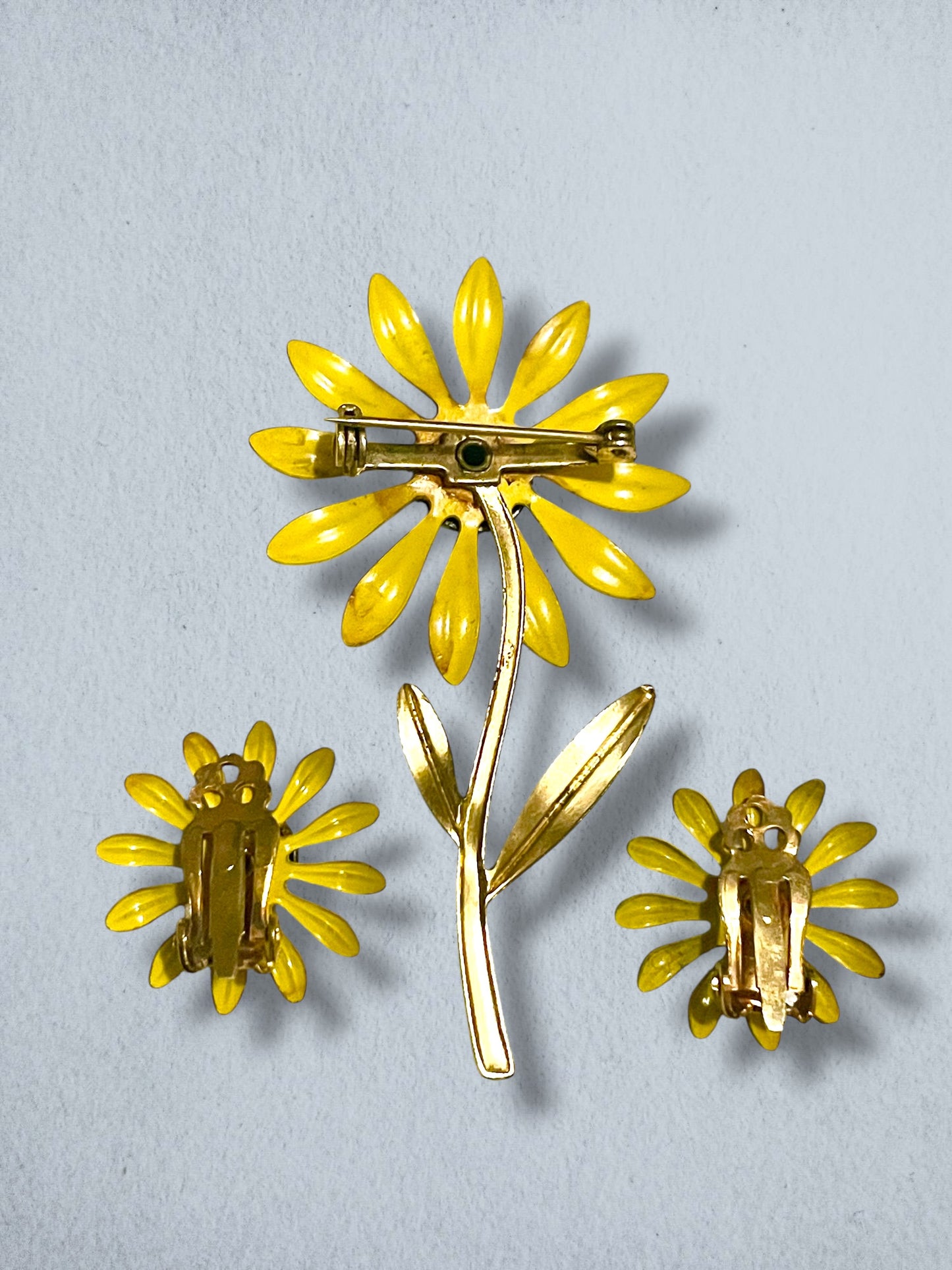 Mid Century Modern Yellow Enamel Metal Daisy Flower Brooch & Earring Demi Parure Set