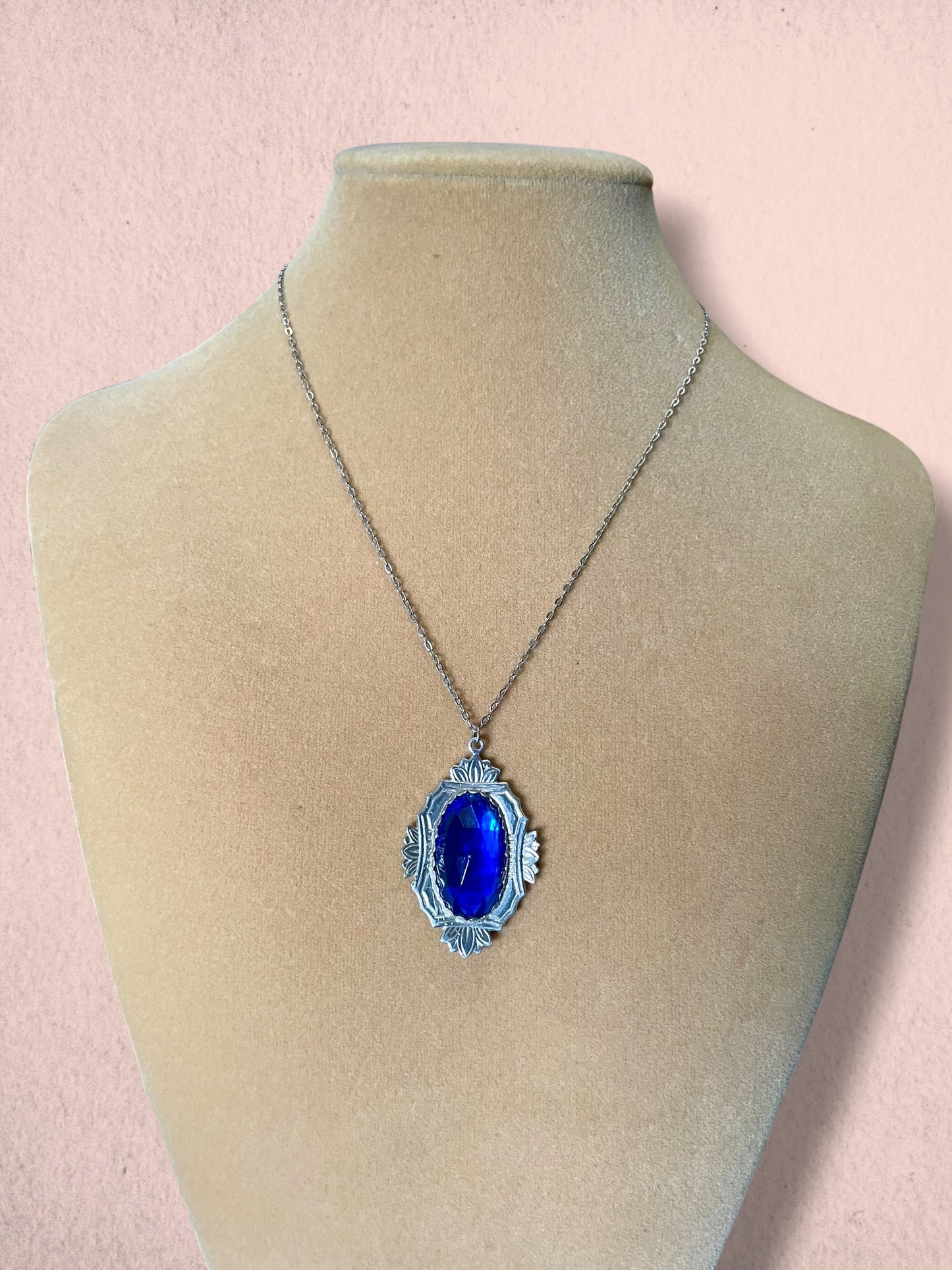 Art Deco Sapphire Blue Faceted Art Glass Lotus Flower Silver Necklace