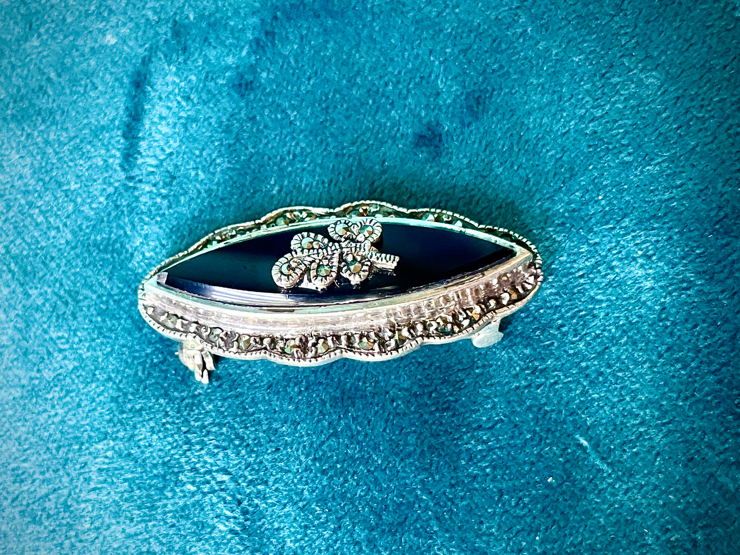 Art Deco Sterling Silver Marcasite & Onyx Gemstone Leaf Brooch