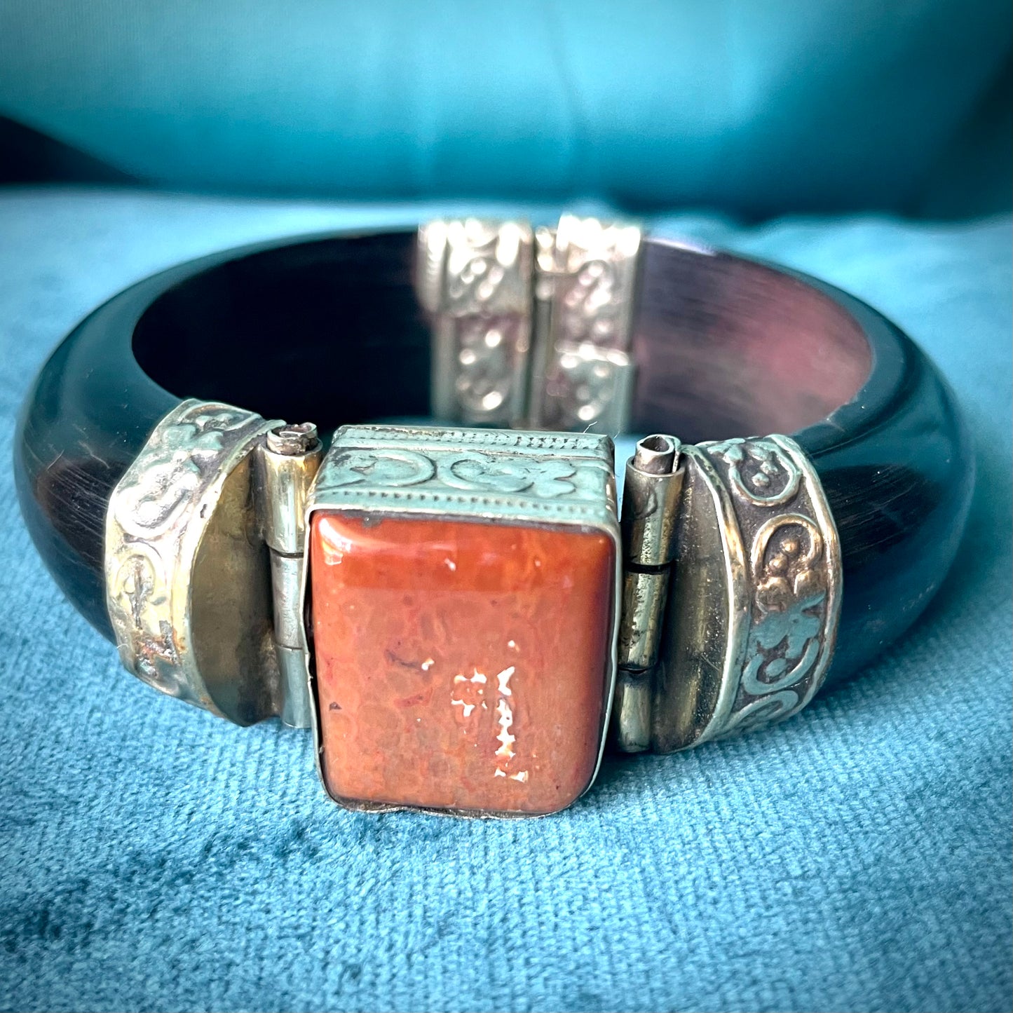 Antique Amber Botswana Agate & Black Wafer Buffalo Horn Pin Hinged Bangle Bracelet