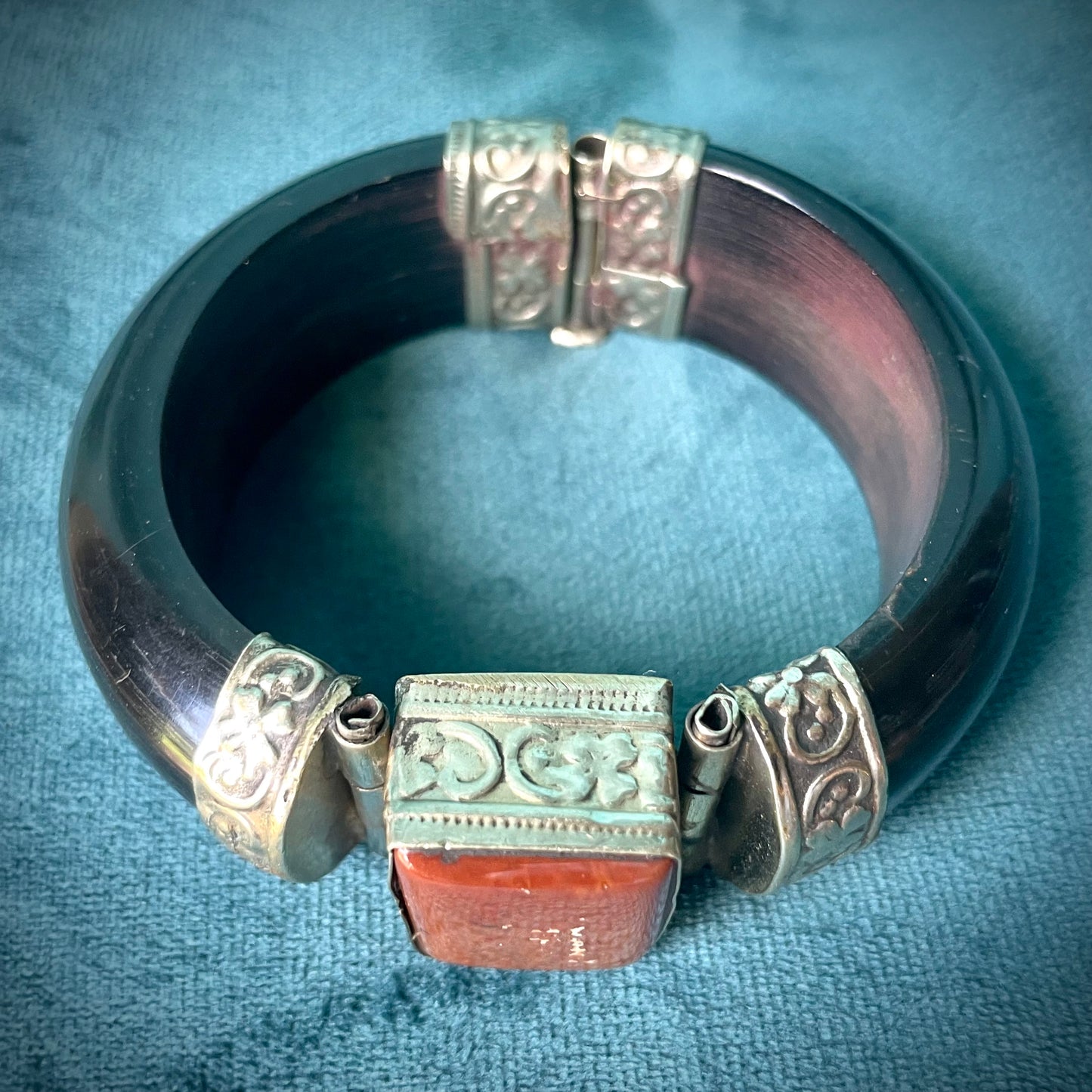 Antique Amber Botswana Agate & Black Wafer Buffalo Horn Pin Hinged Bangle Bracelet