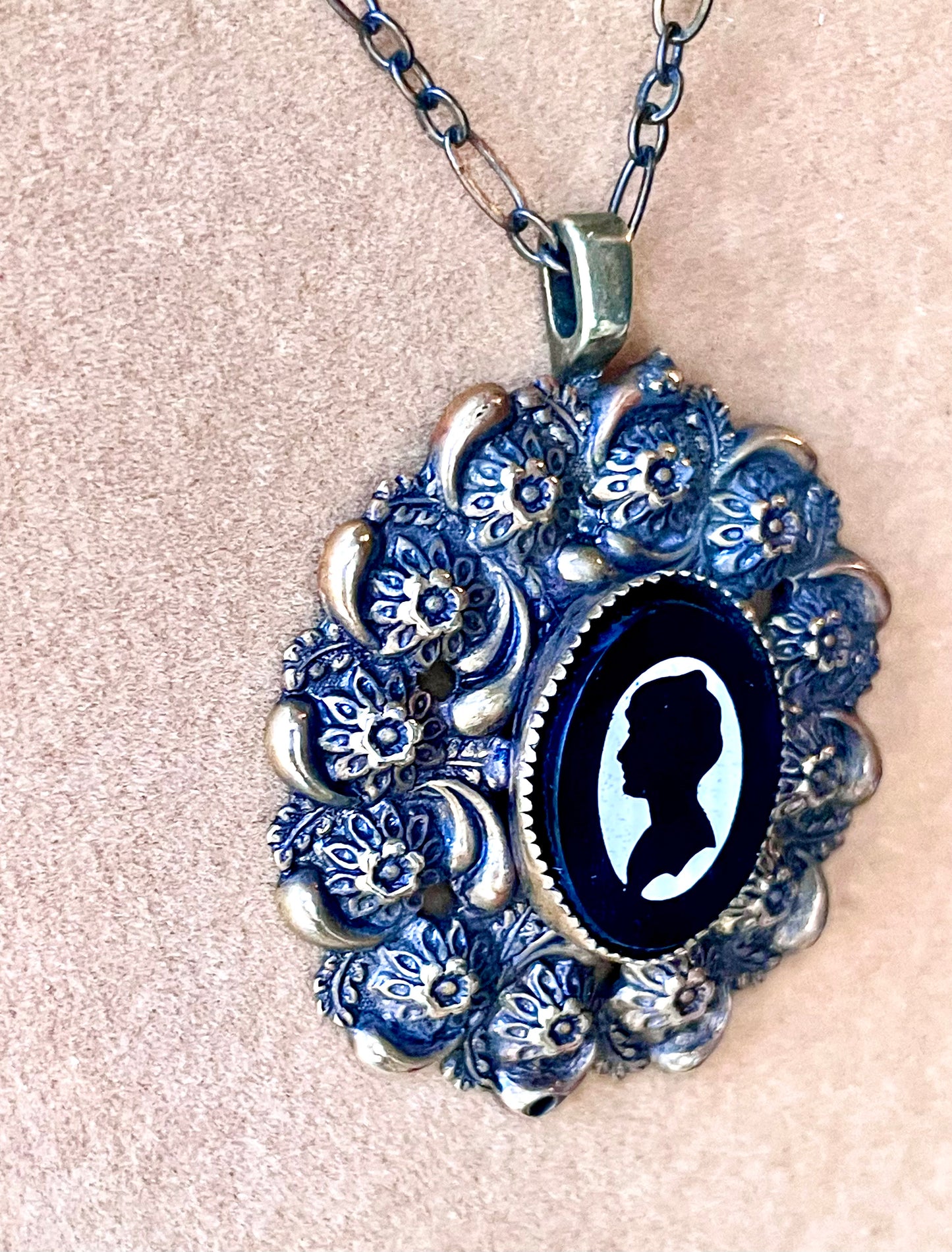 Brass Floral Repoussé Black & White Art Glass Silhouette Cameo Pendant Necklace