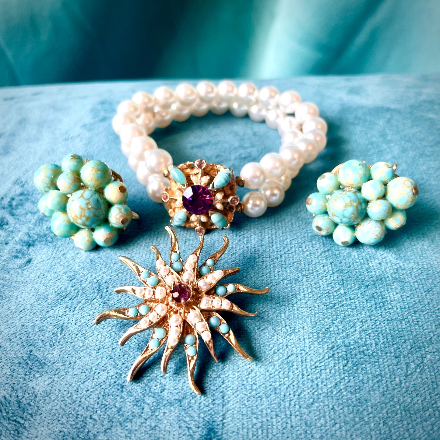 Mid Century Modern Turquoise Hubble Glass, Purple Crystal & Pearl Bracelet, Brooch, Earrings Demi Parure Set