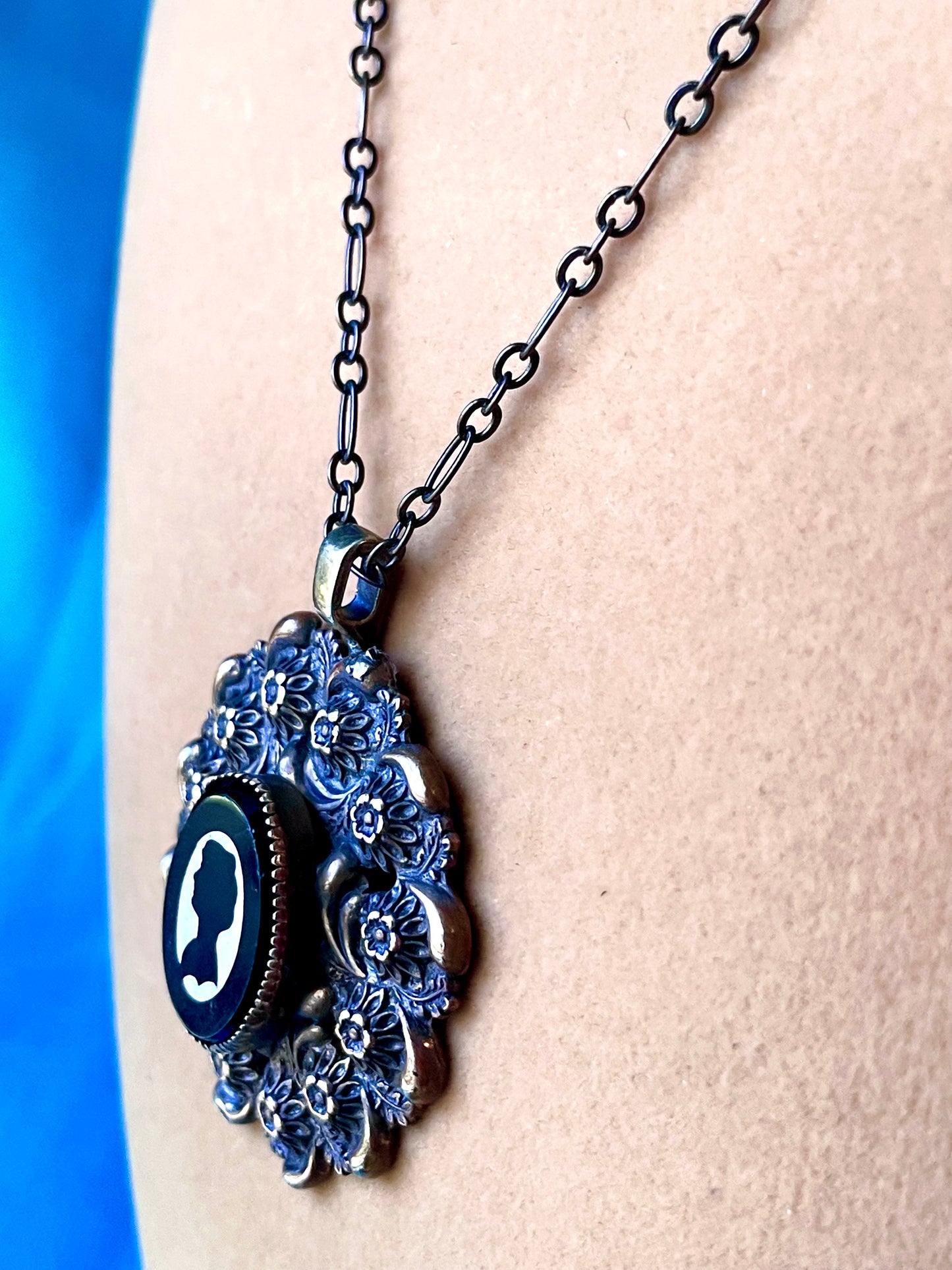 Brass Floral Repoussé Black & White Art Glass Silhouette Cameo Pendant Necklace
