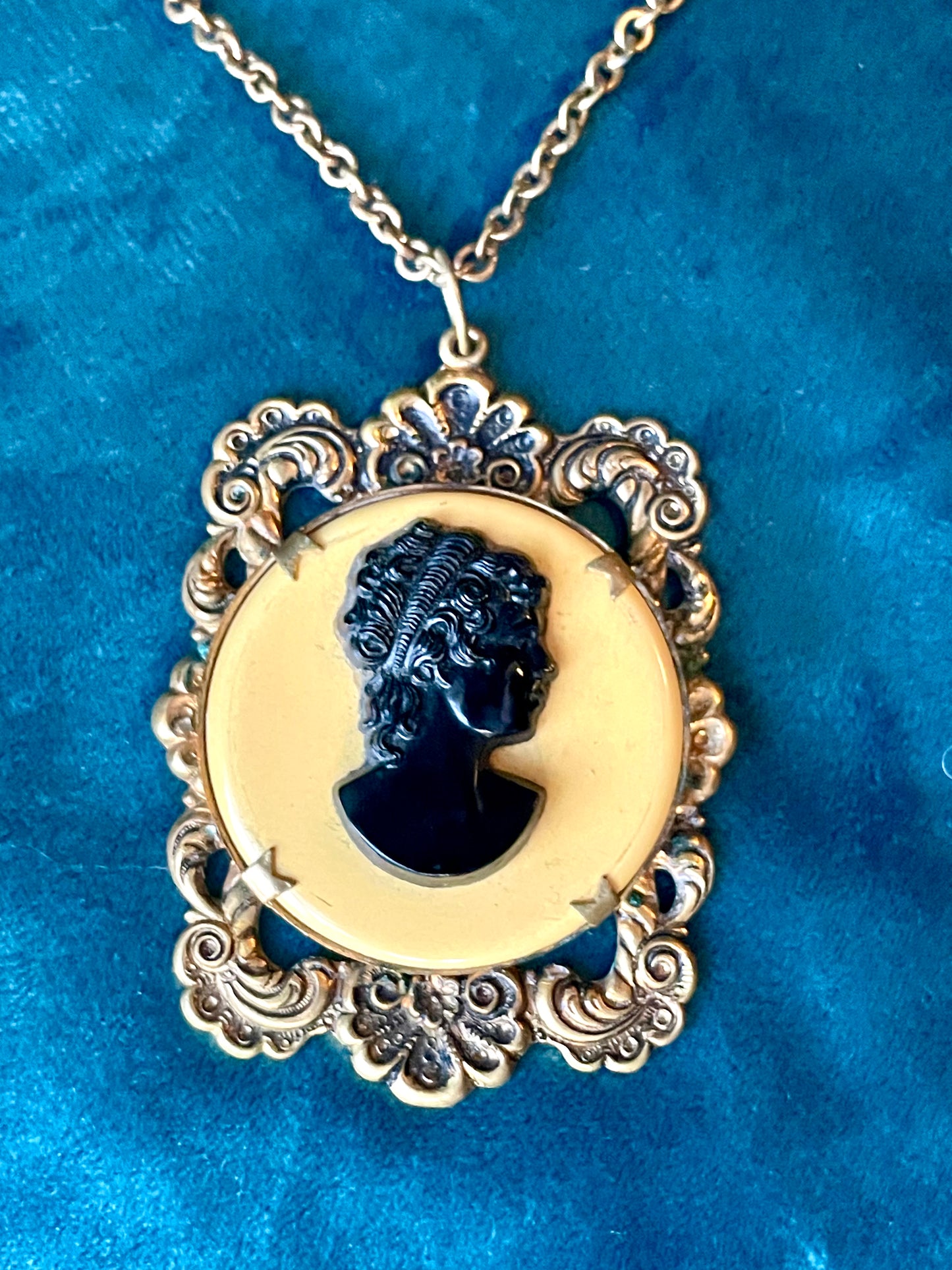 Edwardian Yellow & Black Bakelite Mourning Cameo Brass Art Nouveau Necklace