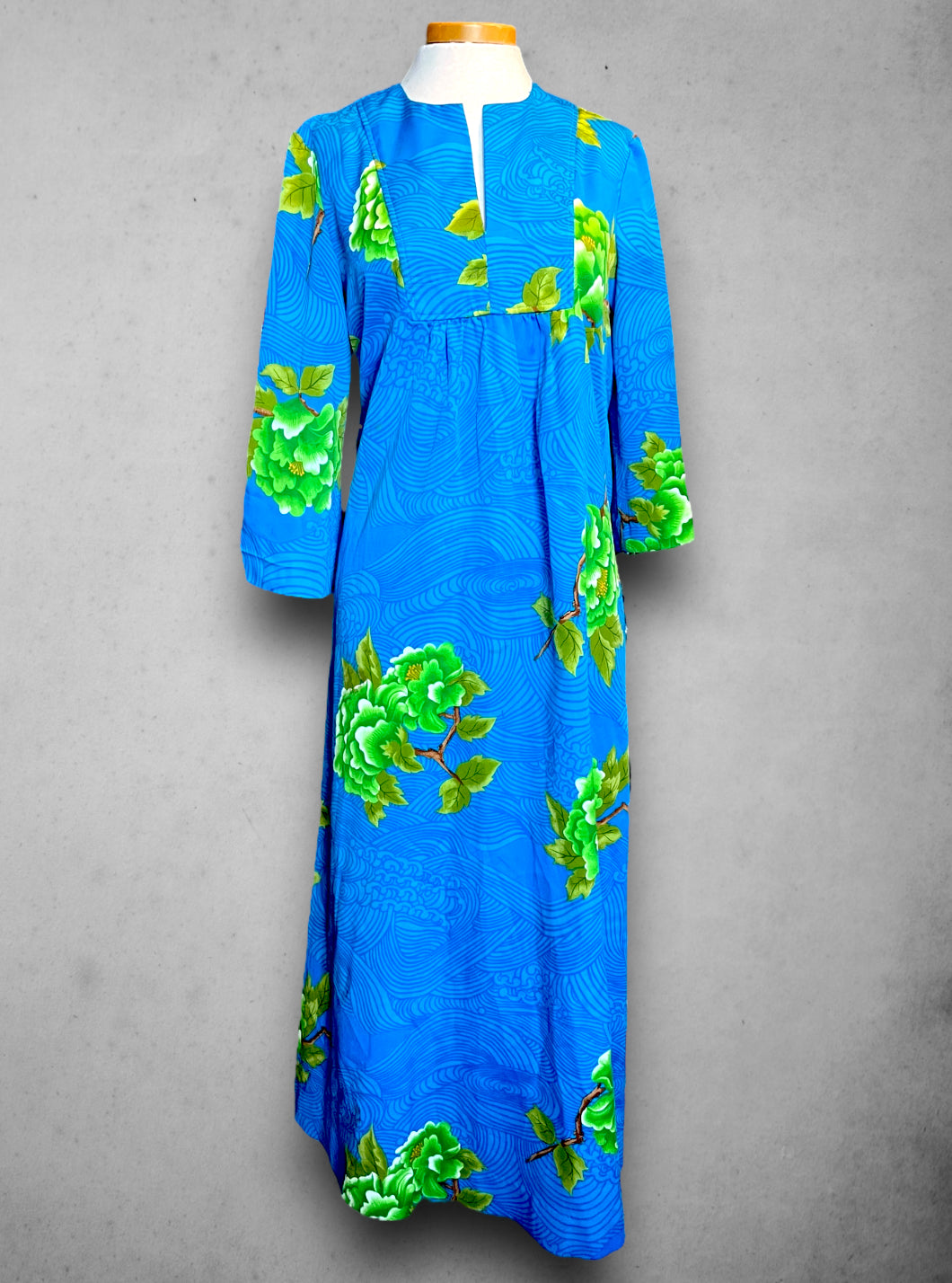 Vintage 1970’s Teal Blue & Green Chrysanthemum Hawaiian House Dress