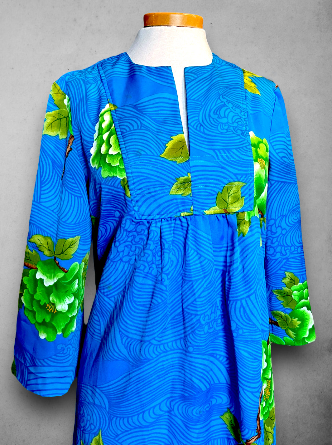 Vintage 1970’s Teal Blue & Green Chrysanthemum Hawaiian House Dress