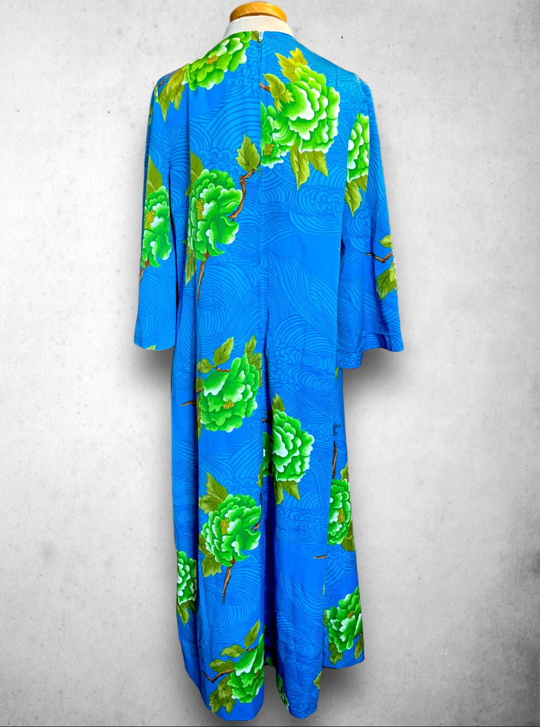 Vintage 1970’s Teal Blue & Green Chrysanthemum Hawaiian House Dress