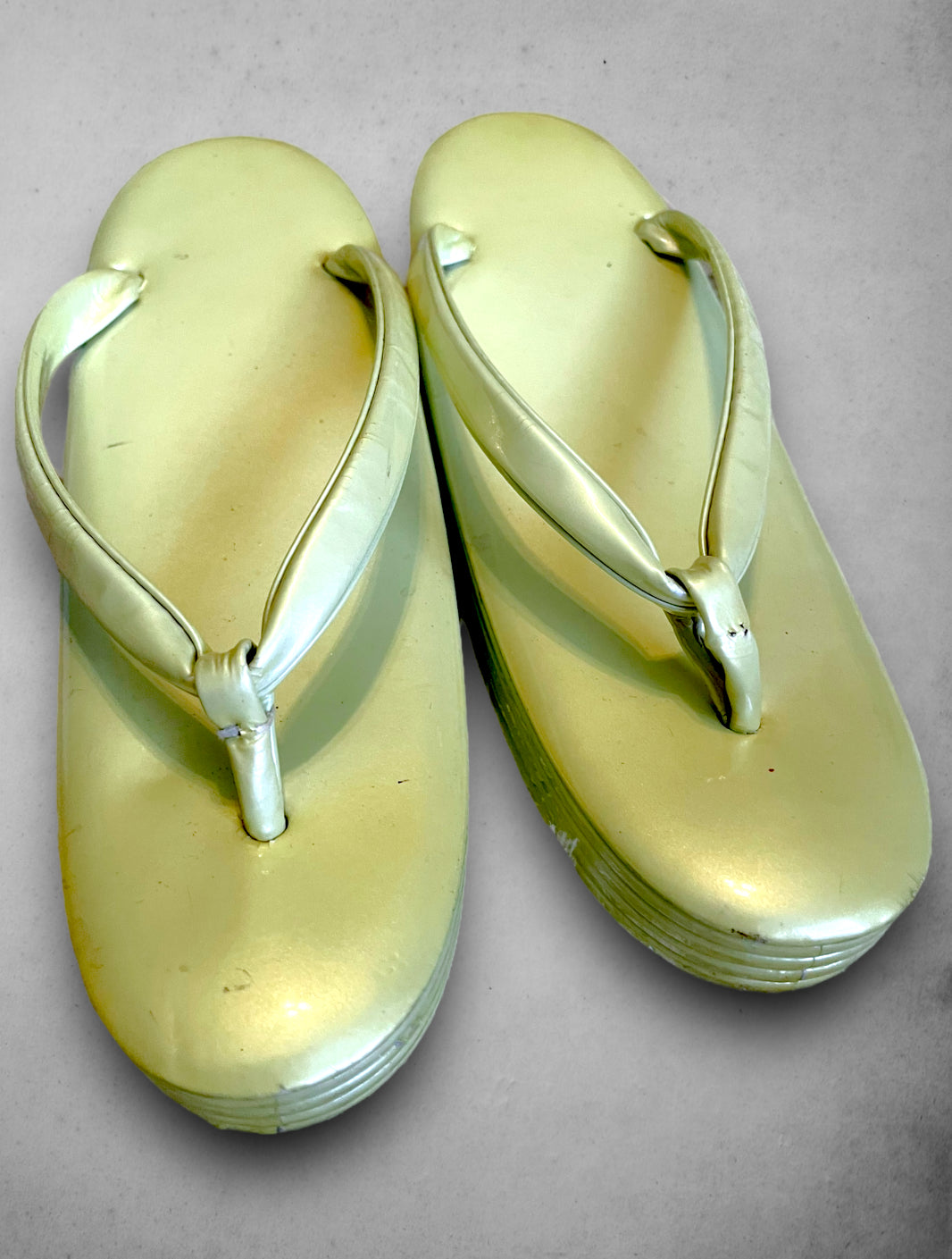 Vintage Chartreuse Green Yellow Asian Japanese Geisha Flip Flop Sandals