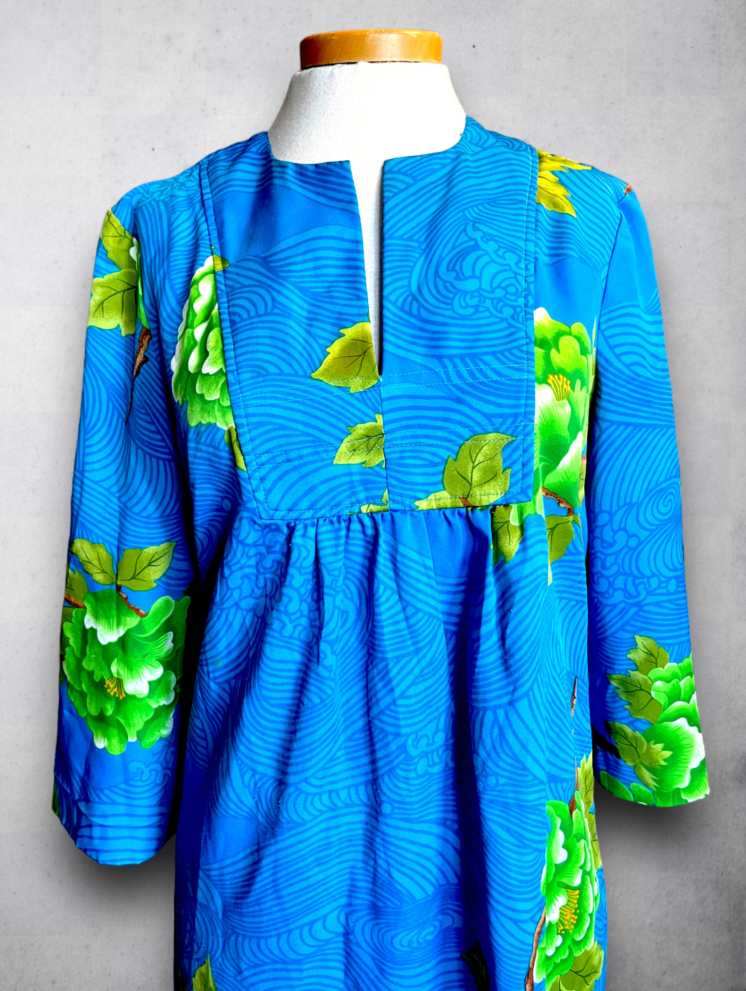 Vintage 1970’s Teal Blue & Green Chrysanthemum Hawaiian House Dress