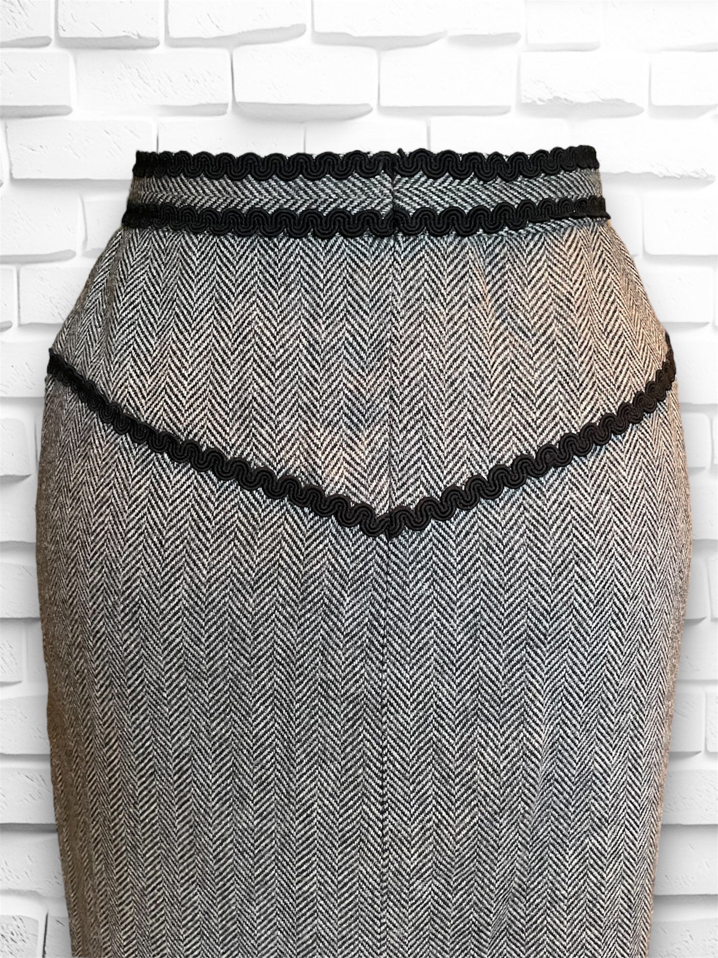 Vintage Grey & Black Chevron Pattern Wool Pencil Skirt with Black Ribbed Detail