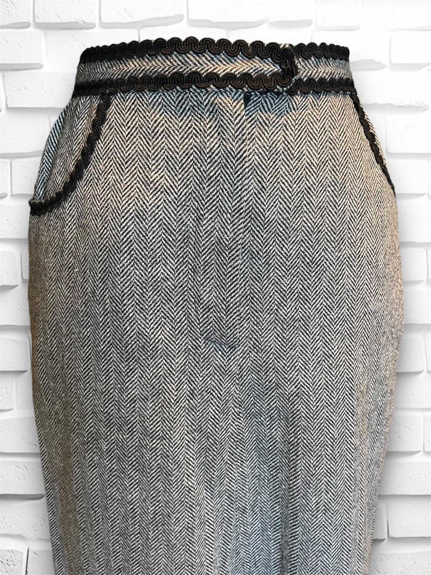 Vintage Grey & Black Chevron Pattern Wool Pencil Skirt with Black Ribbed Detail