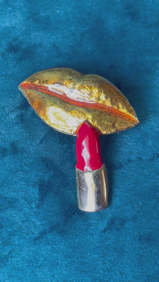 Amazing Graphic Pop Art Golden Lips & Red Lipstick Vintage Brooch