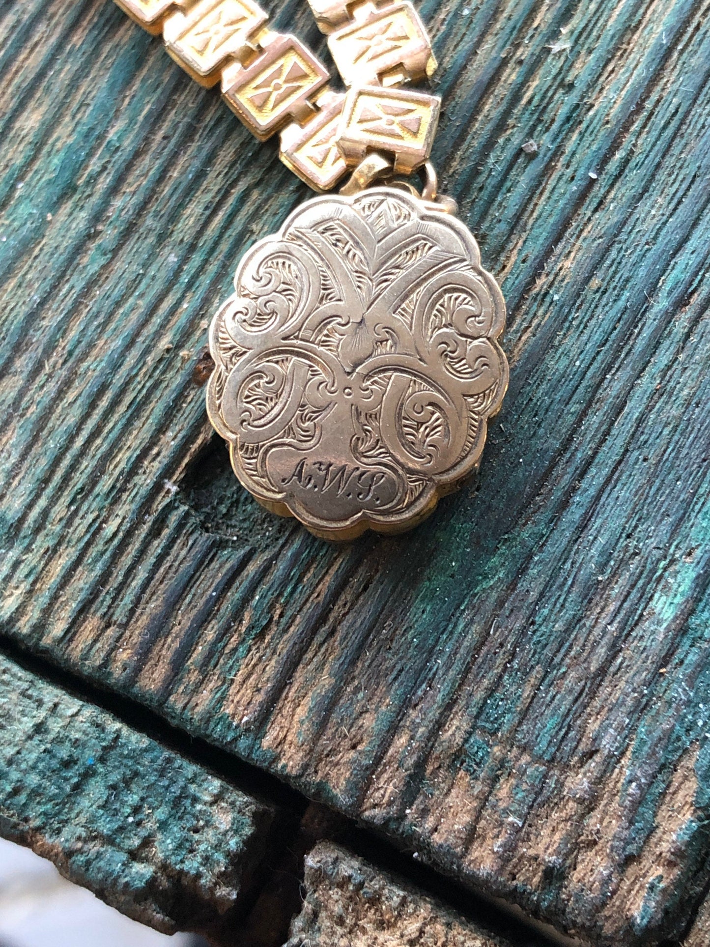 Amazing Victorian Rolled Gold Book chain Engraved Locket Necklace