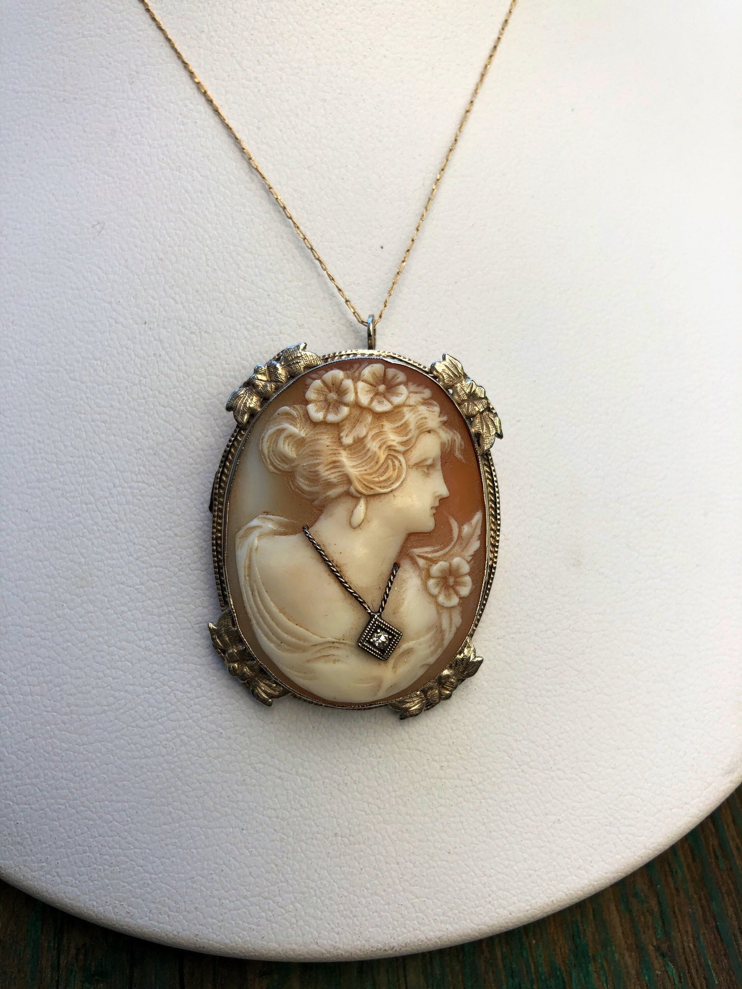 14K Gold Set Carved Shell Cameo with Diamond Necklace Brooch & Pendant with 14k Gold Chain