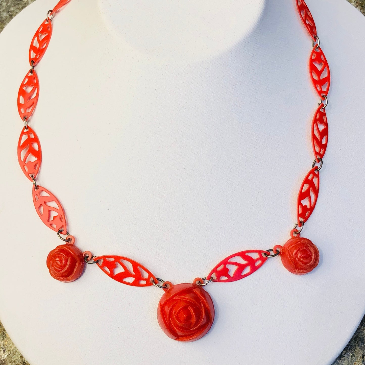 Lucite Plastic pink Orange Coral Molded Flower Link Necklace