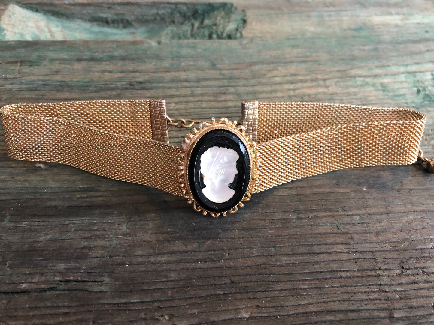 Vintage Gold Mesh Black & White Cameo Choker Necklace