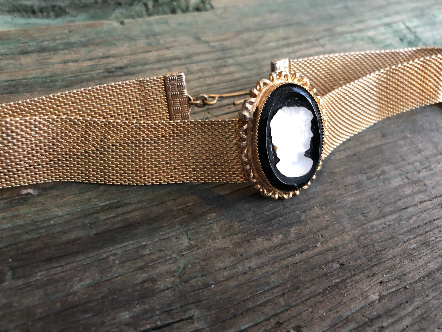 Vintage Gold Mesh Black & White Cameo Choker Necklace