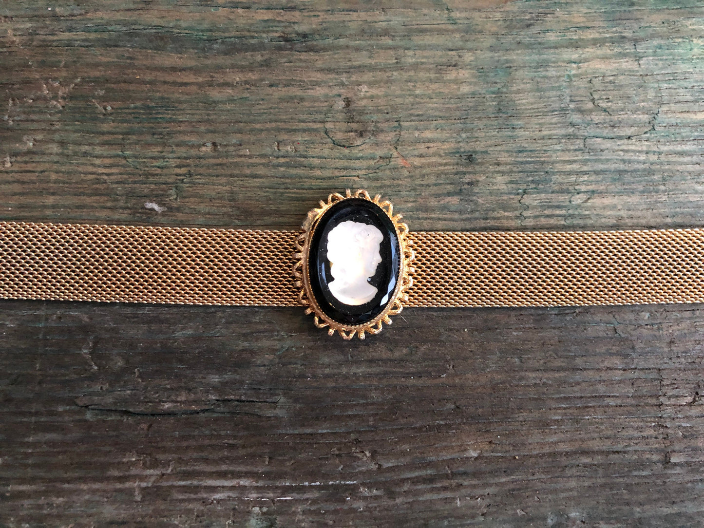 Vintage Gold Mesh Black & White Cameo Choker Necklace