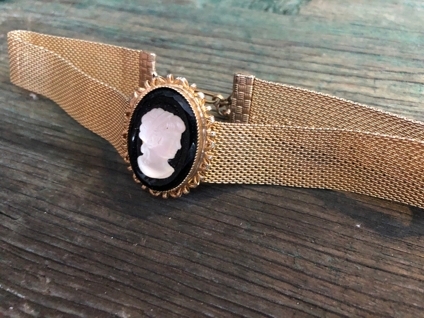 Vintage Gold Mesh Black & White Cameo Choker Necklace