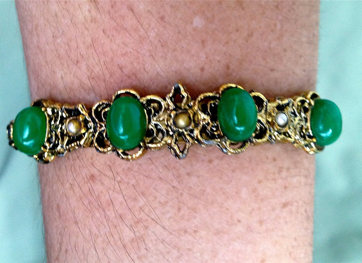 Vintage FLORENZA Art Nouveau Jade Green Art Glass Cabochon & Pearl Deco Gold Hinged Clamper Bangle Bracelet wit Box Clasp
