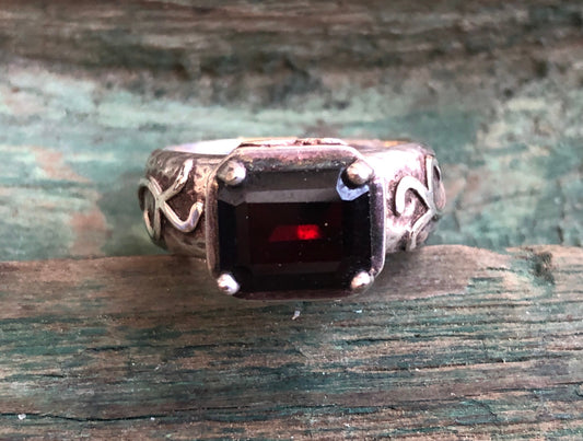 Vintage Red Garnet Chunky Hammered Unique Sterling Silver Ring